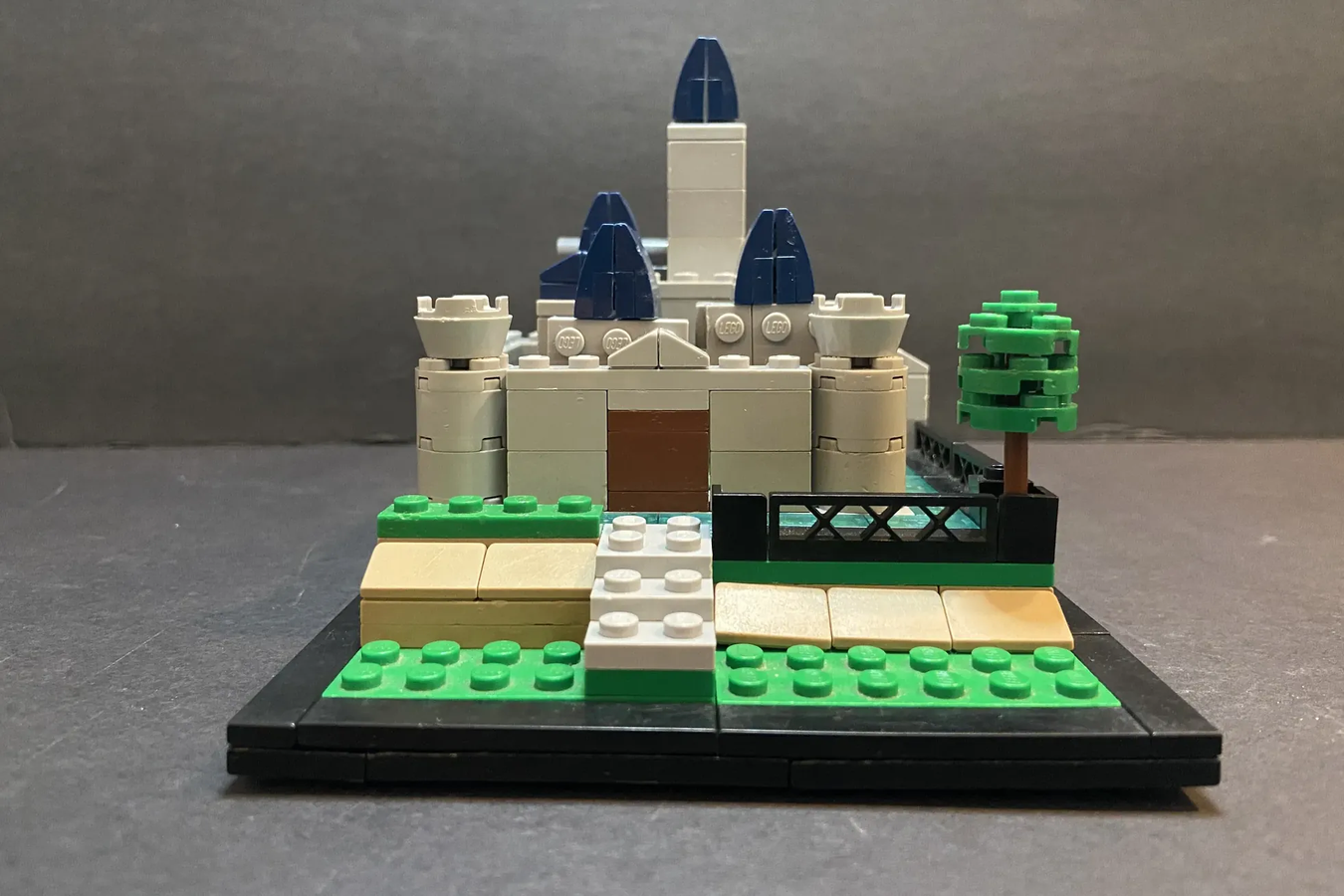 LEGO IDEAS - Hyrule Castle (The Legend of Zelda)