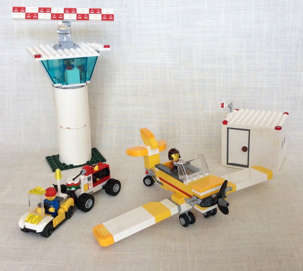 LEGO IDEAS - Yellow Propeller Plane with Extras