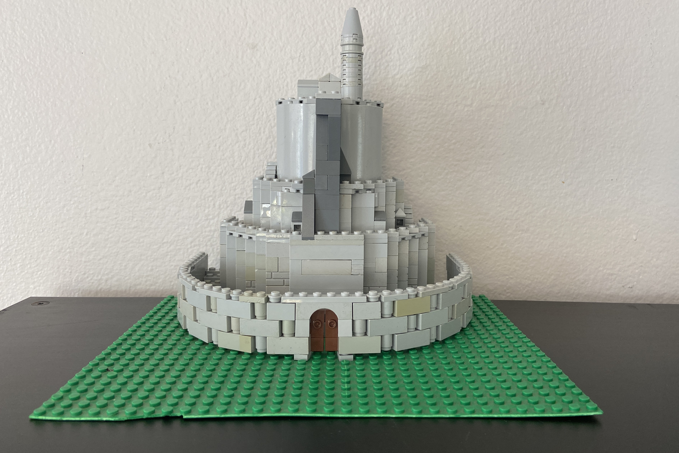 La citadelle de Minas Tirith du seigneur des anneaux reconstitué en LEGO –  w3sh