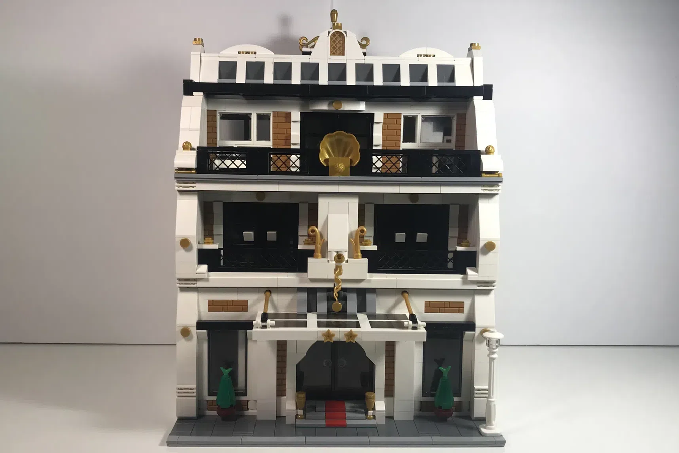LEGO IDEAS - LEGO Modular Hotel