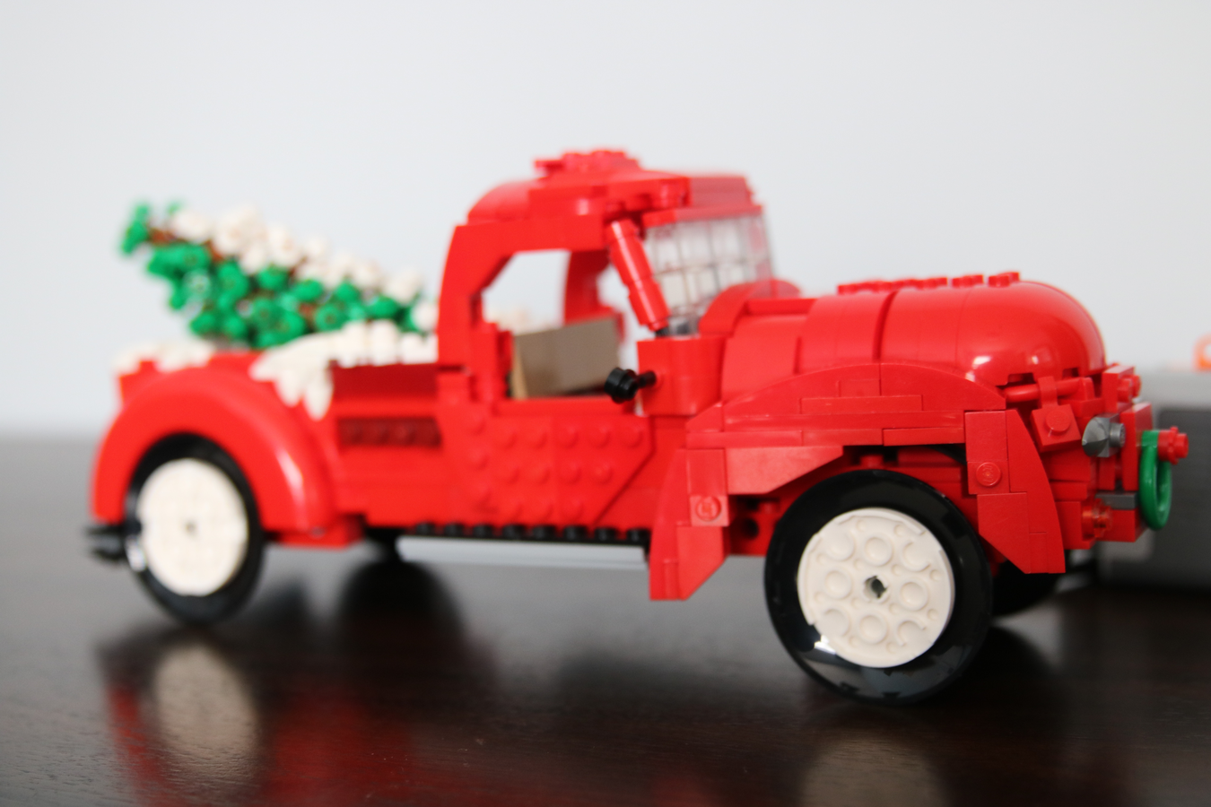 Lego christmas tree online truck