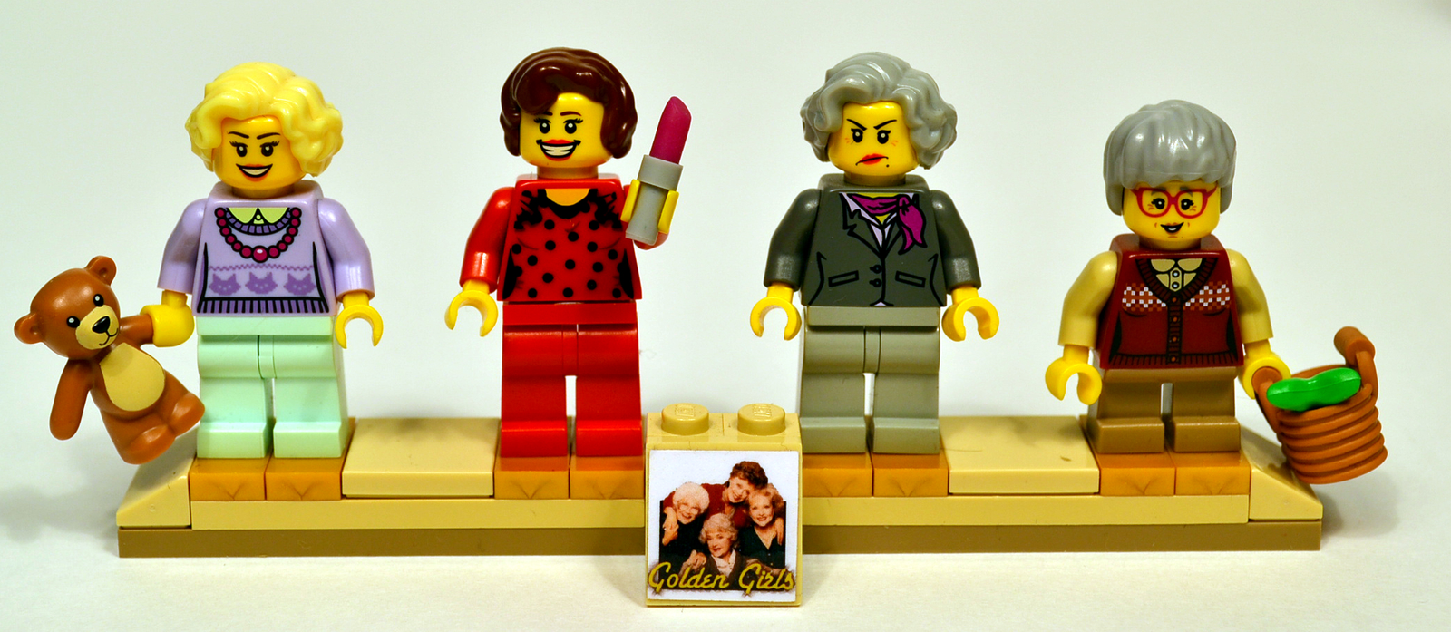 LEGO IDEAS - The Golden Girls Living Room and Kitchen Modular Set with Dorothy, Rose, Blanche, Sophia, and