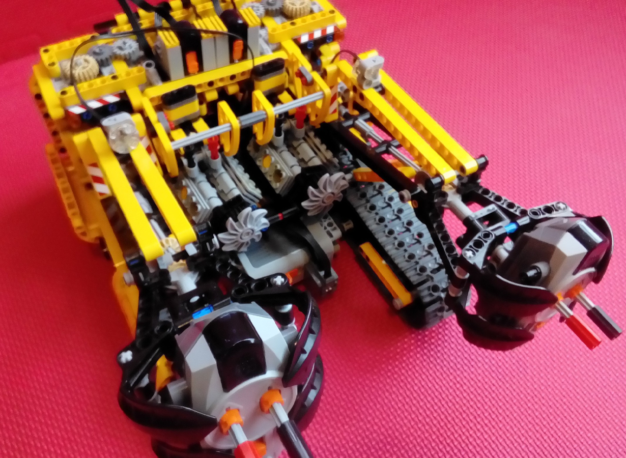 LEGO IDEAS Technic remote control double arm grabber