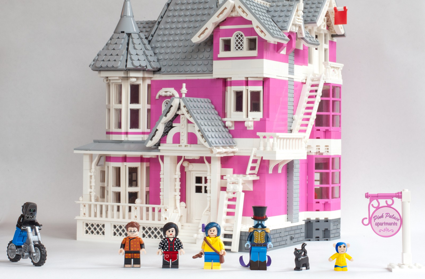 LEGO IDEAS Coraline's Pink Palace Apartments