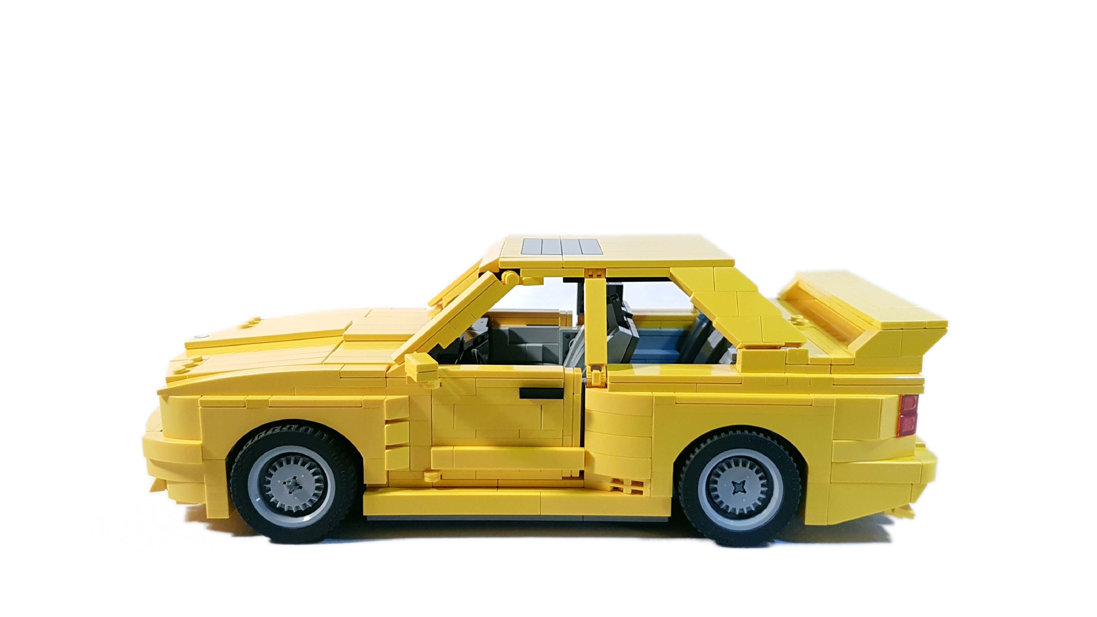 Diaporama et photos - La BMW M3 E30 revient en Lego