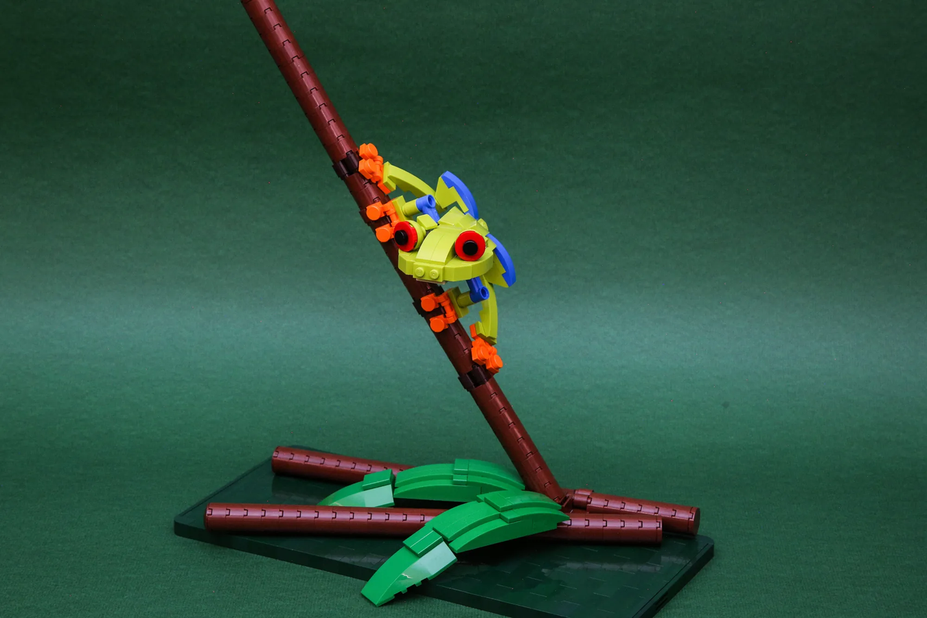 LEGO IDEAS Red Eyed Tree Frog