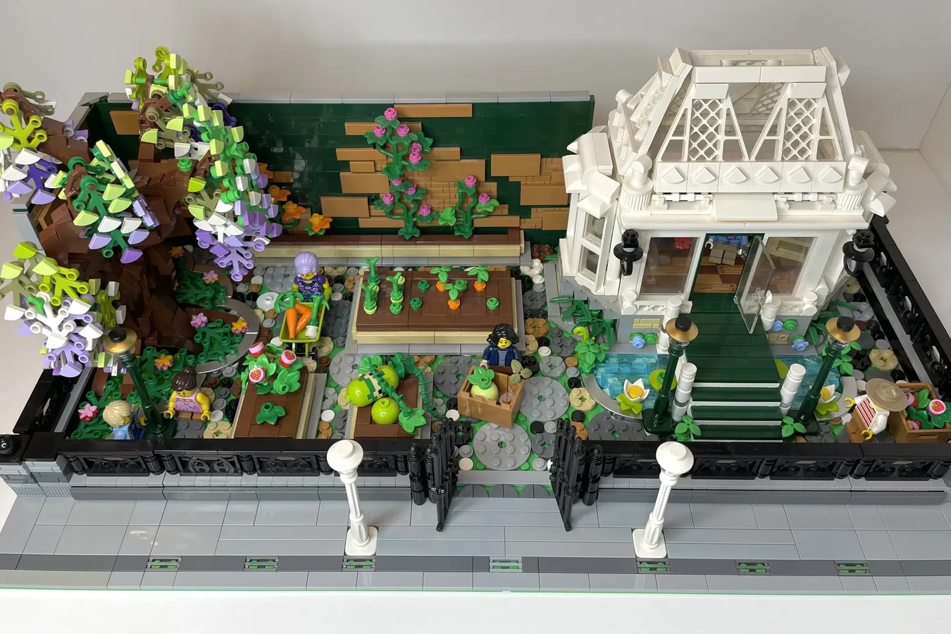 LEGO MOC Garden House by BrickAtive