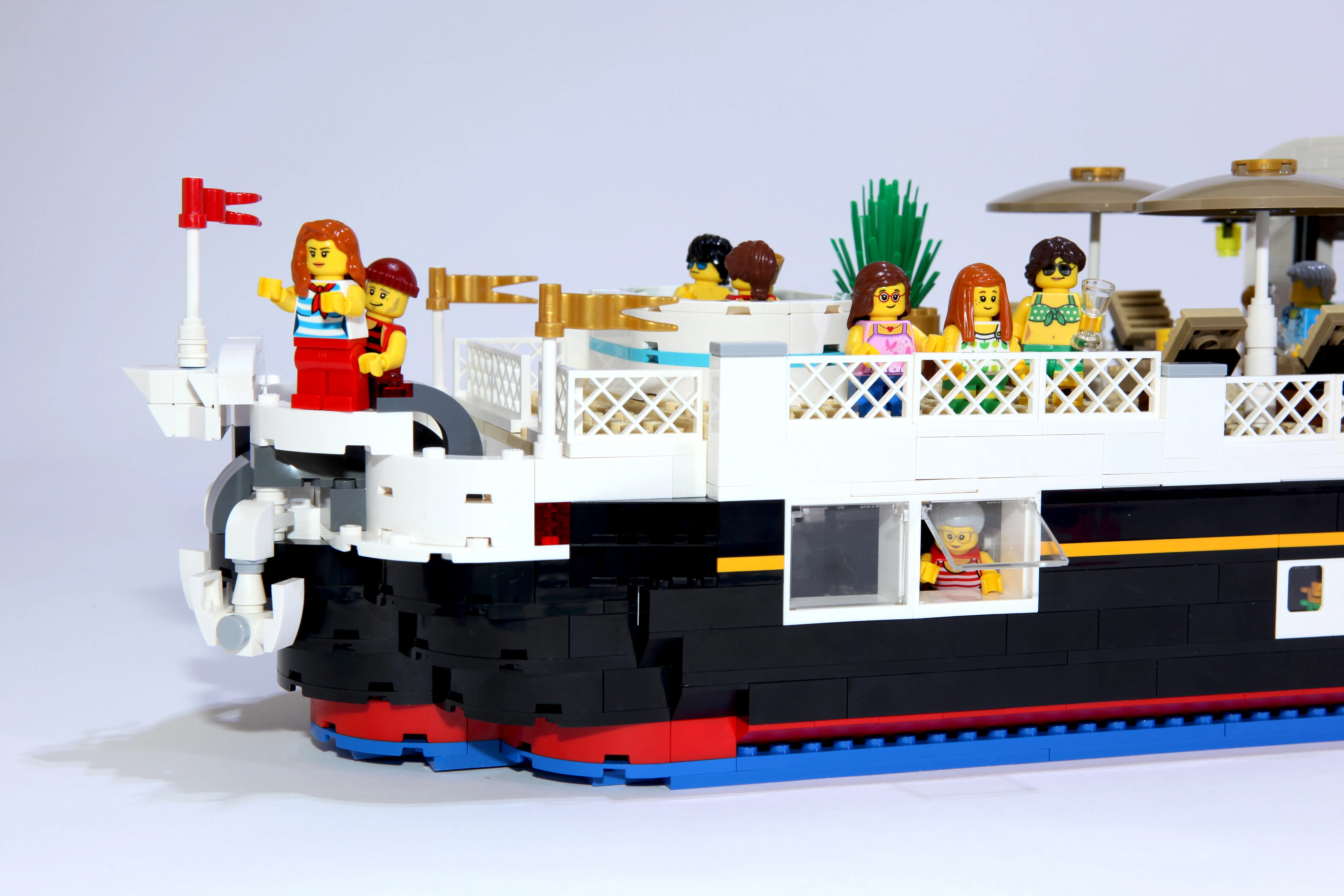 Luxury Hotel Barge | LEGO® Ideas