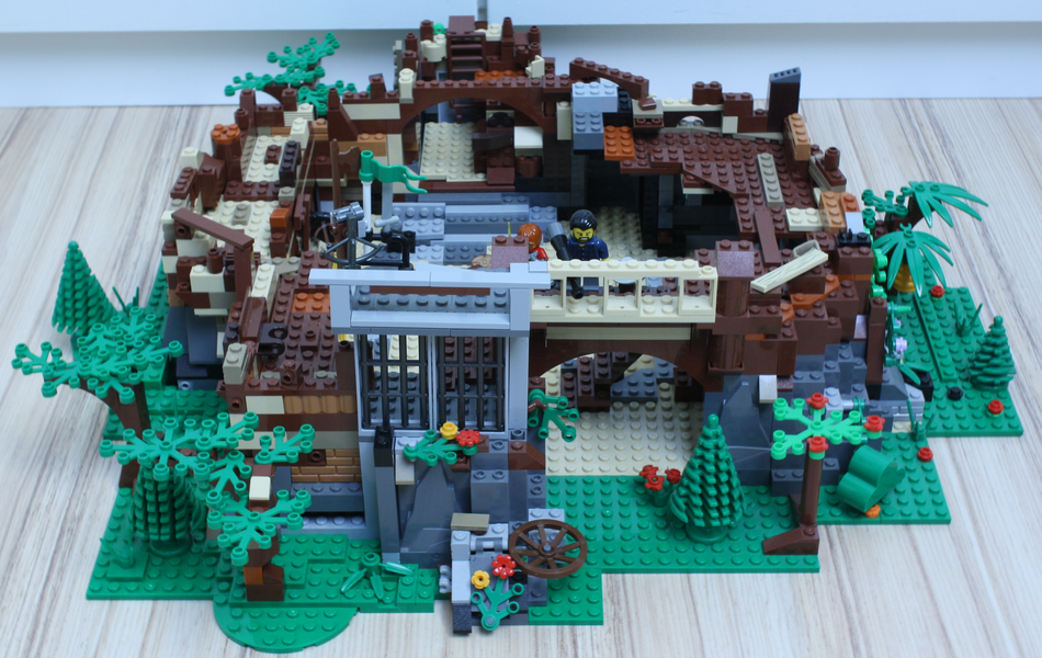 LEGO IDEAS The Trapper Camp