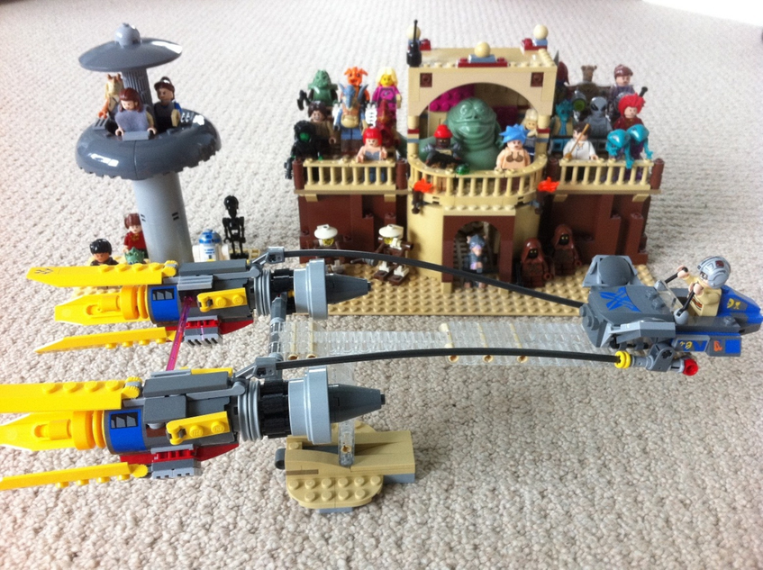 LEGO IDEAS Mos Espa Pod Race Crowd Scene