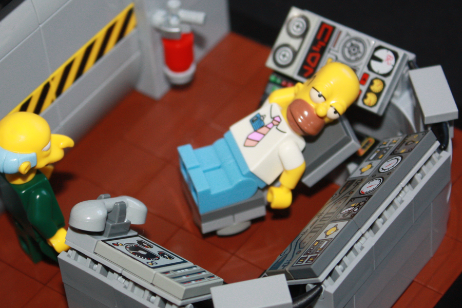 LEGO IDEAS Simpsons Power Plant Monitoring Office