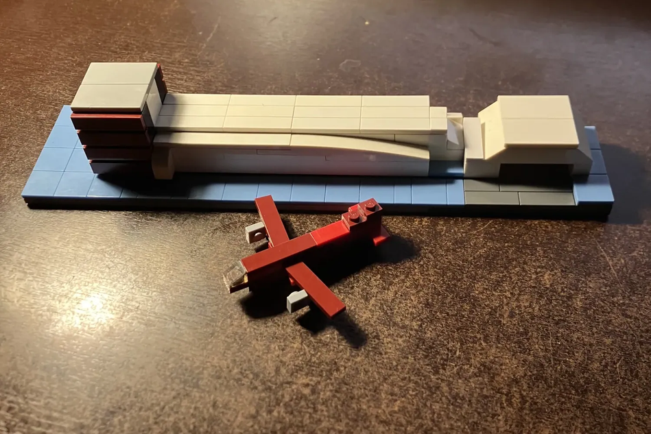 LEGO IDEAS A Mini LEGO AirPort With a Mini Plane