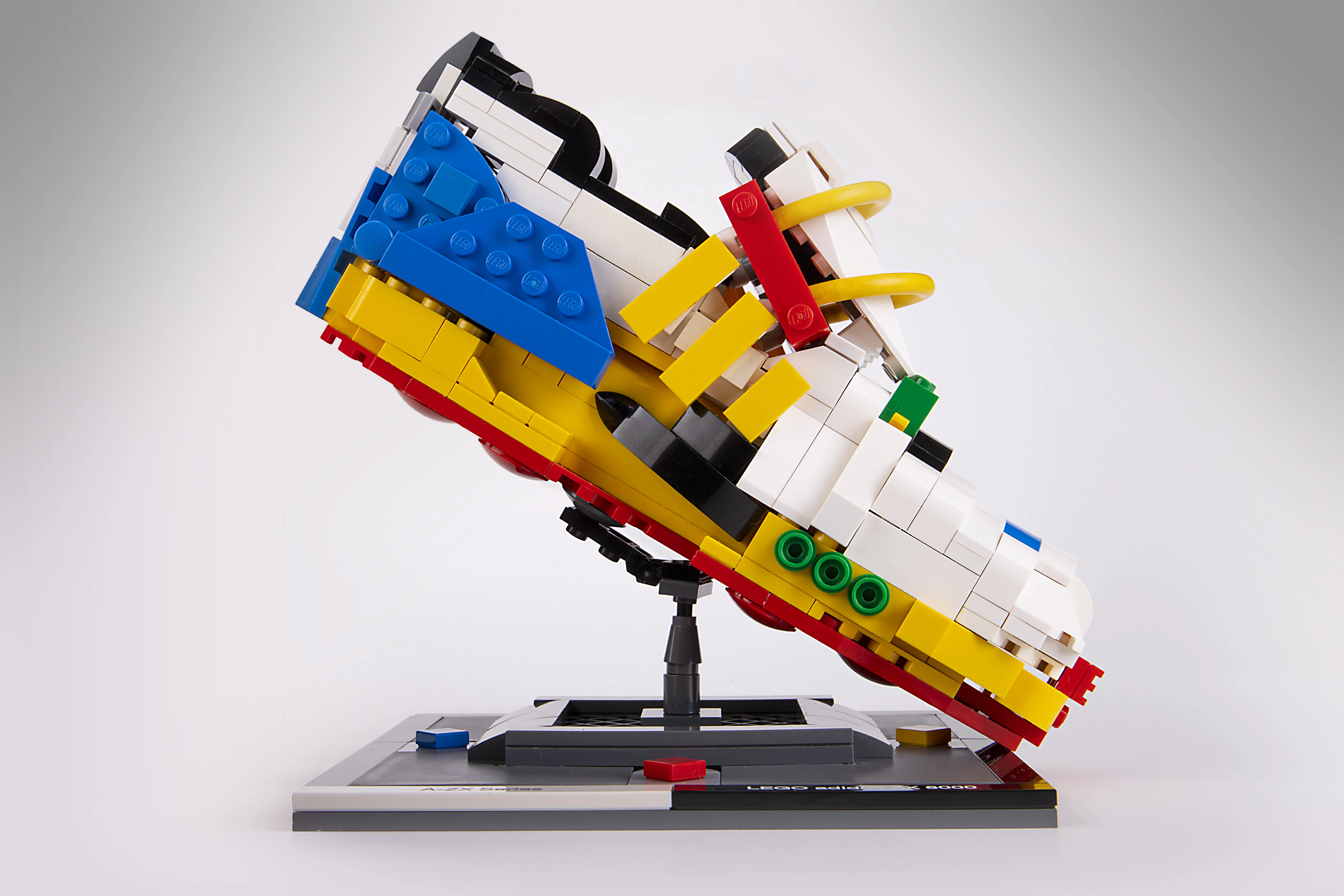 家好き Adidas' Lego ZX 8000 Sneakers Are the Coolest Release of 2020