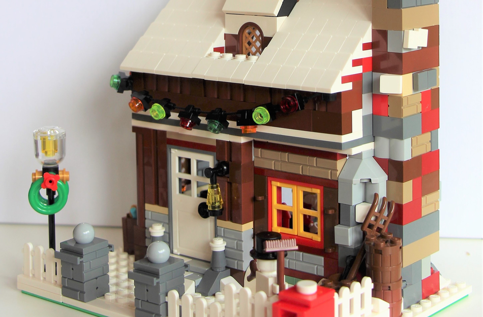 LEGO IDEAS Winter Christmas Cottage