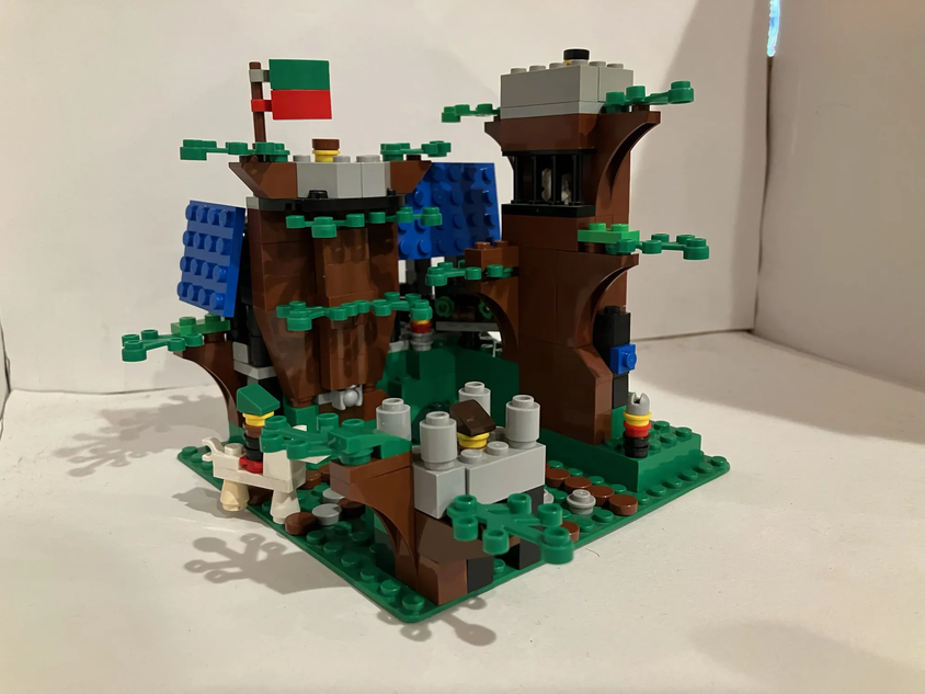 LEGO IDEAS 90th Anniversary Castle Theme Celebrations Micro