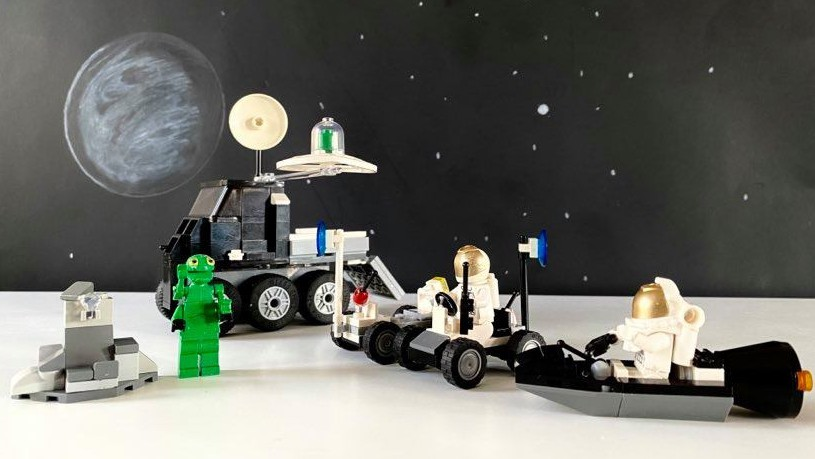 Moon hotsell buggy lego