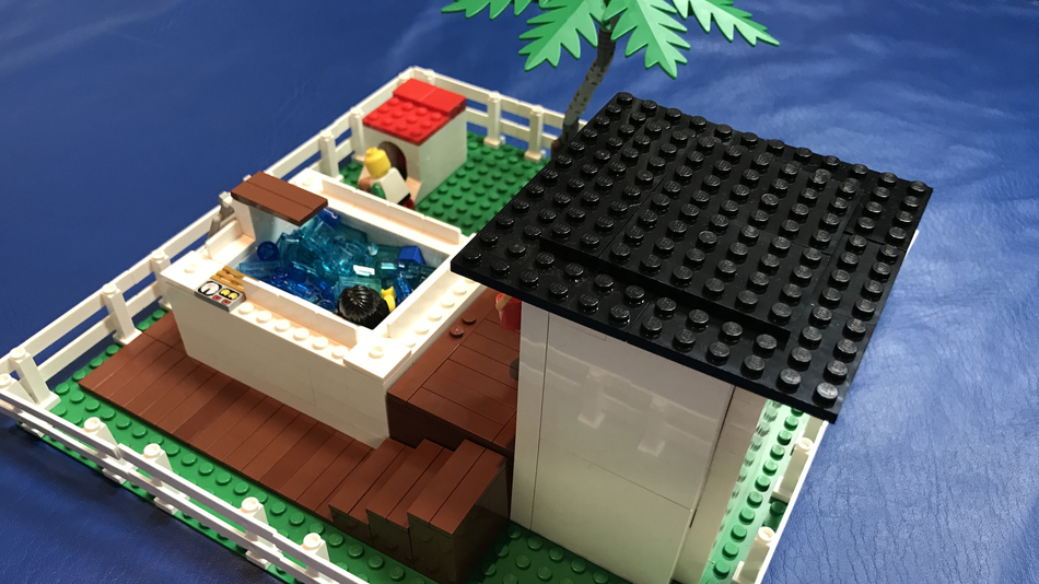 Lego pool online house