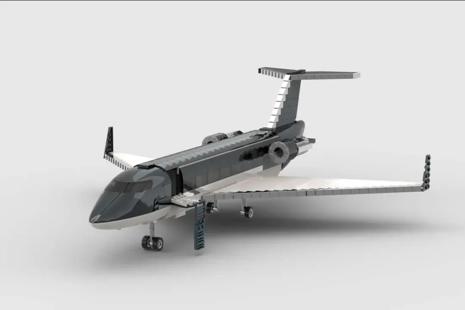 LEGO IDEAS Bombardier Challenger 604