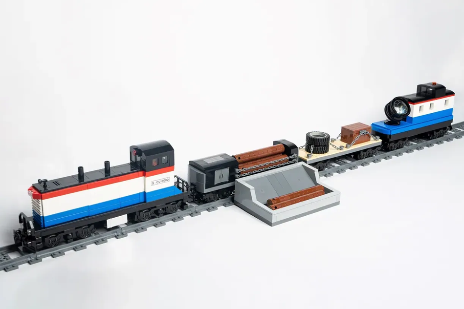 LEGO IDEAS Logging Train W Operating Cars