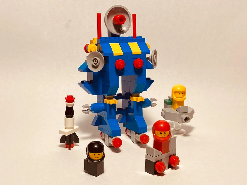 LEGO IDEAS 90th Anniversary Micro Scale Celebrations Robot