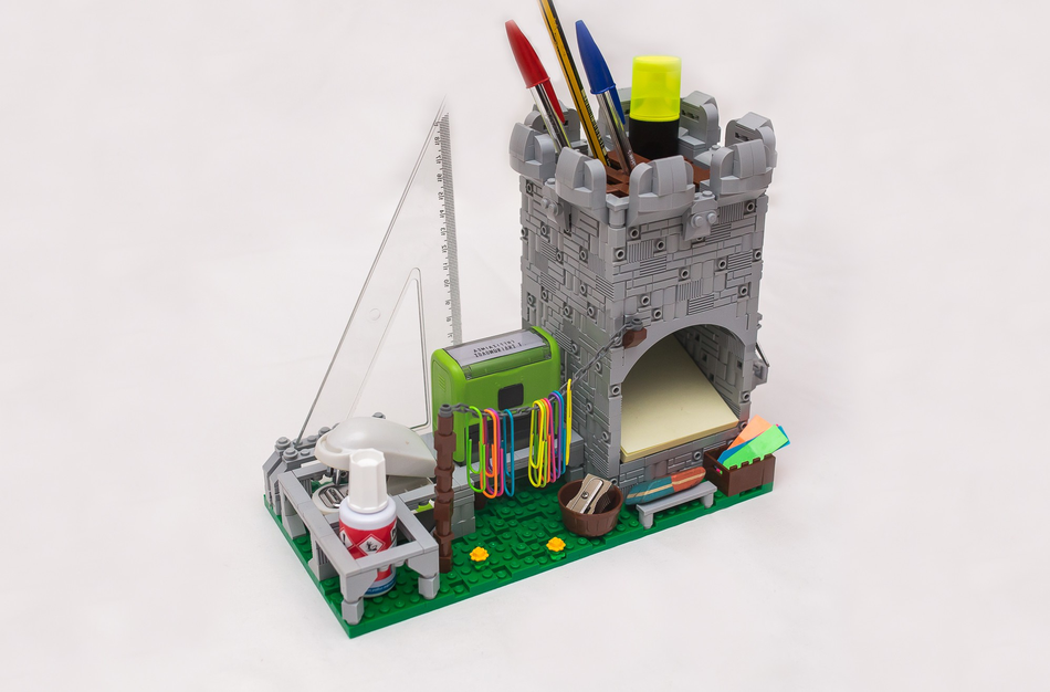 LEGO IDEAS - Castle Desktop Organizer