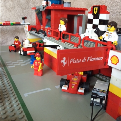 Lego Ideas F1 Pit Lane