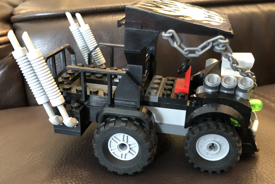 LEGO IDEAS Zombie Hot Rod Truck