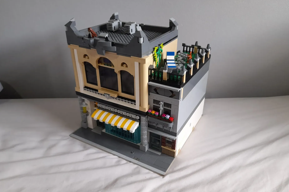 Lego modular hot sale moc