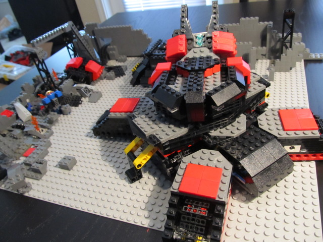 LEGO MOC Terran Siege Tank by magurean.paul