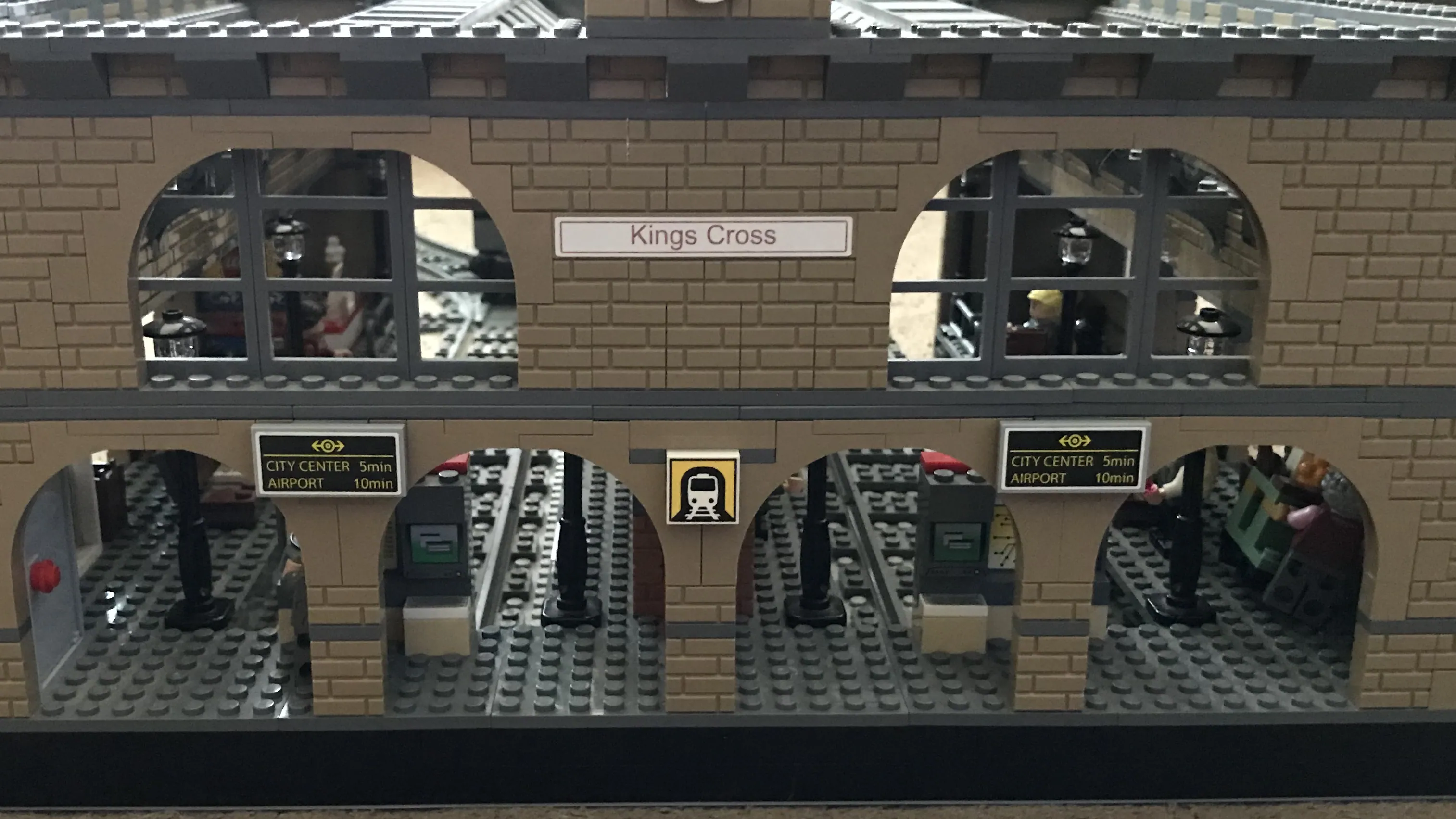 Lego kings cross station online