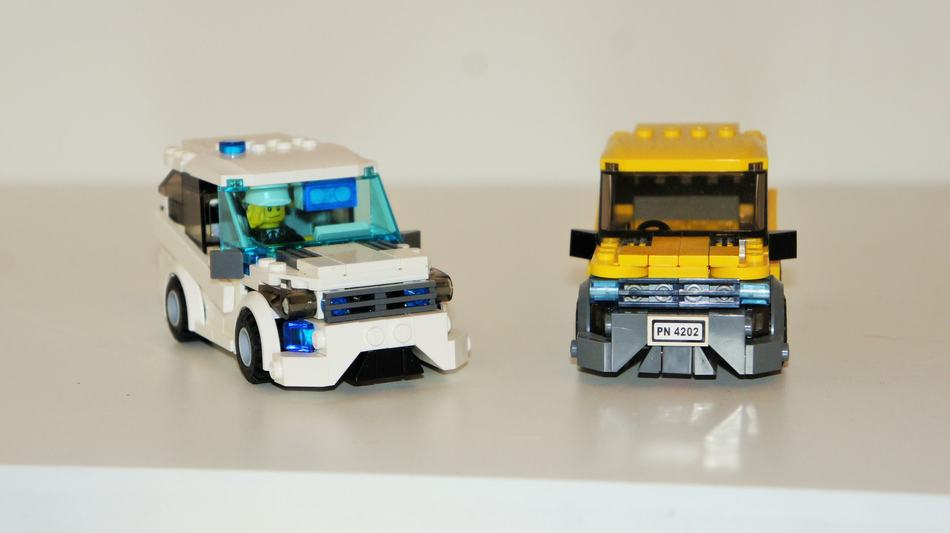 LEGO IDEAS Lego City Unmarked Police 4x4 and normal 4x4