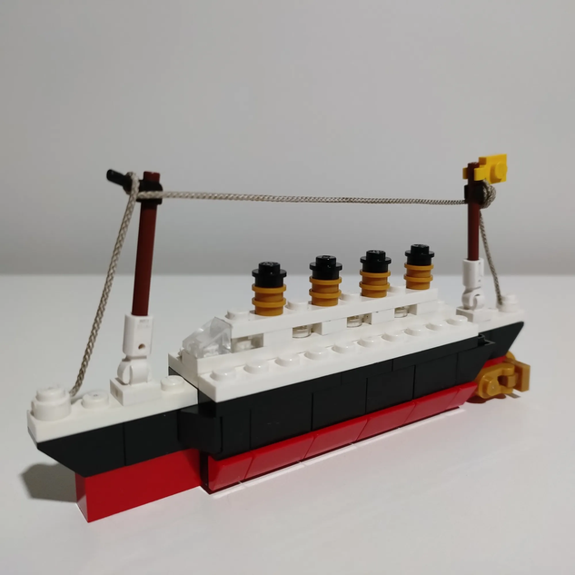 Micro store lego titanic