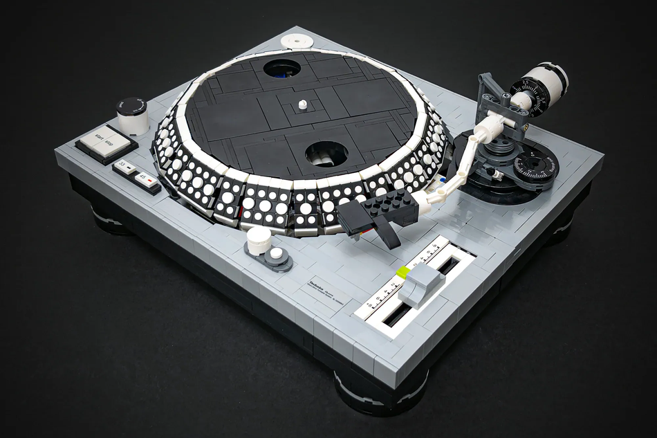 LEGO IDEAS Technics SL 1200 MK2 Turntable