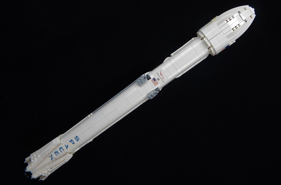 LEGO IDEAS SpaceX Falcon 9 Saturn V Scale