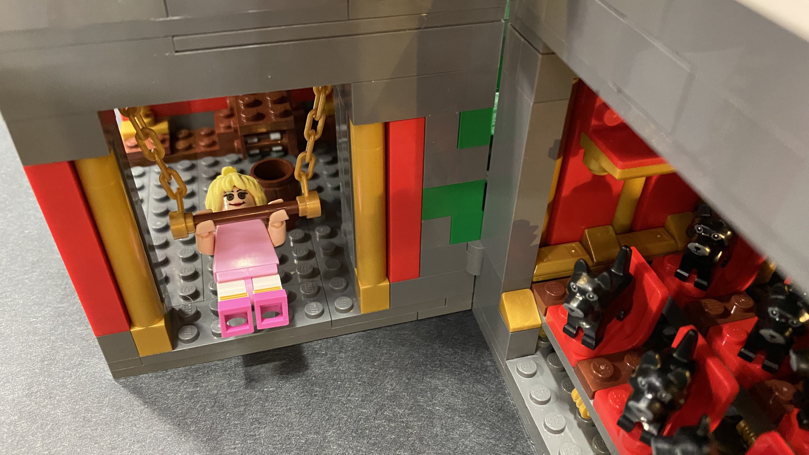 LEGO IDEAS Coraline s Pink Palace Apartments