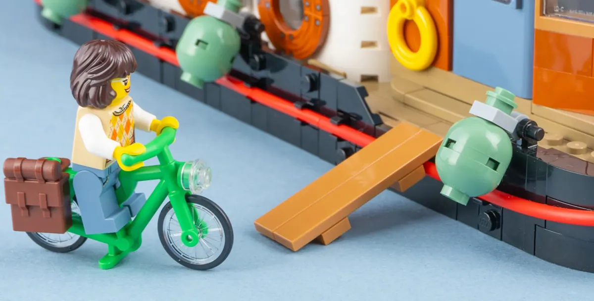 LEGO IDEAS LEGO Canal Houseboat