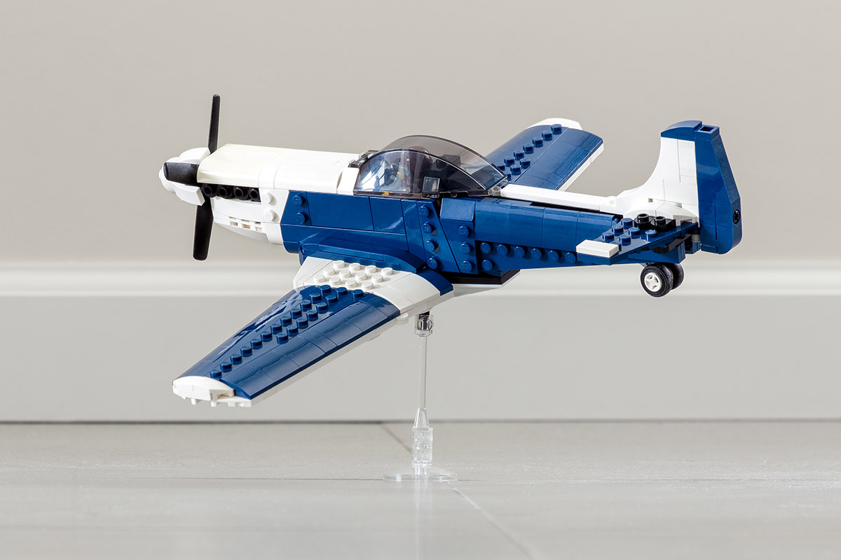 Lego mustang online plane