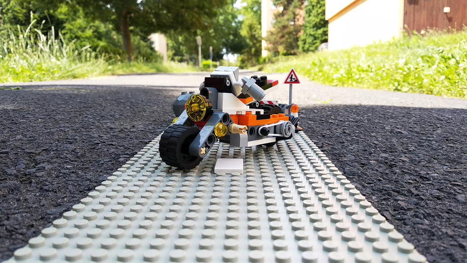 LEGO IDEAS The Ultimate Tour Racing On An Old Road