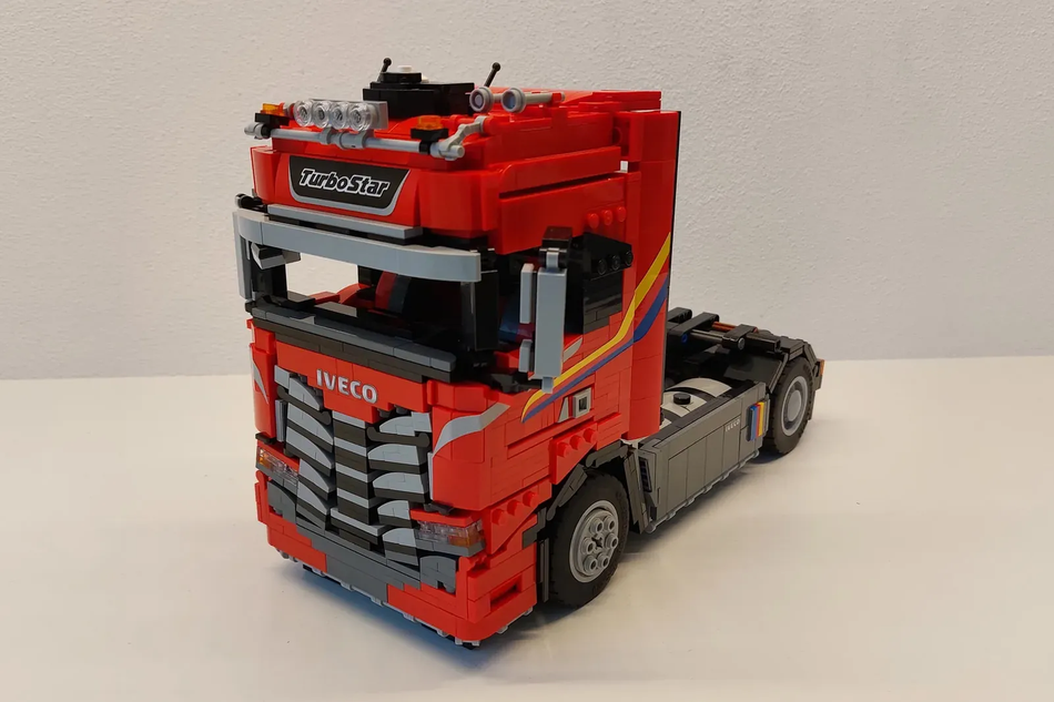 LEGO IDEAS Iveco S Way Turbostar Edition 1 22