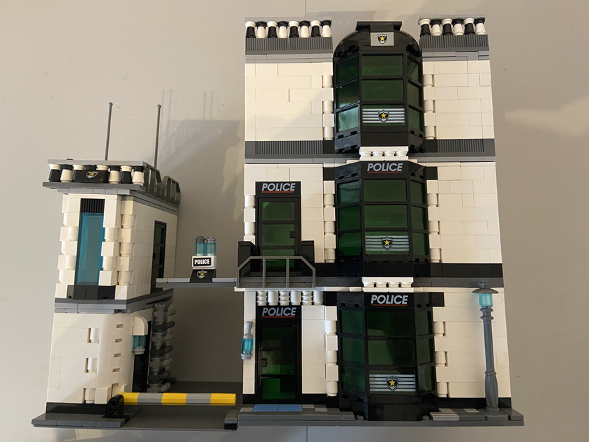 LEGO IDEAS Modular Inner City Police Station