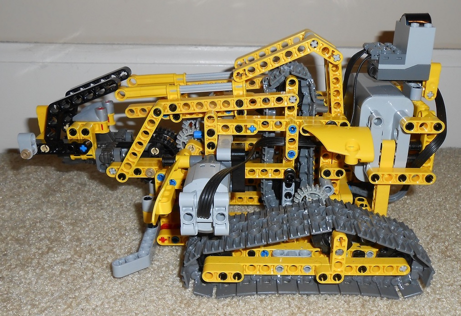 LEGO IDEAS RC Ball Launcher Tank Self Reloading