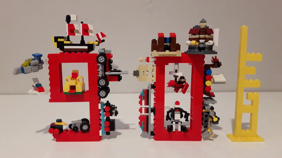 LEGO IDEAS - Celebrating 90 years of play in LEGO House! - Futuristic:  Video Game Robots!