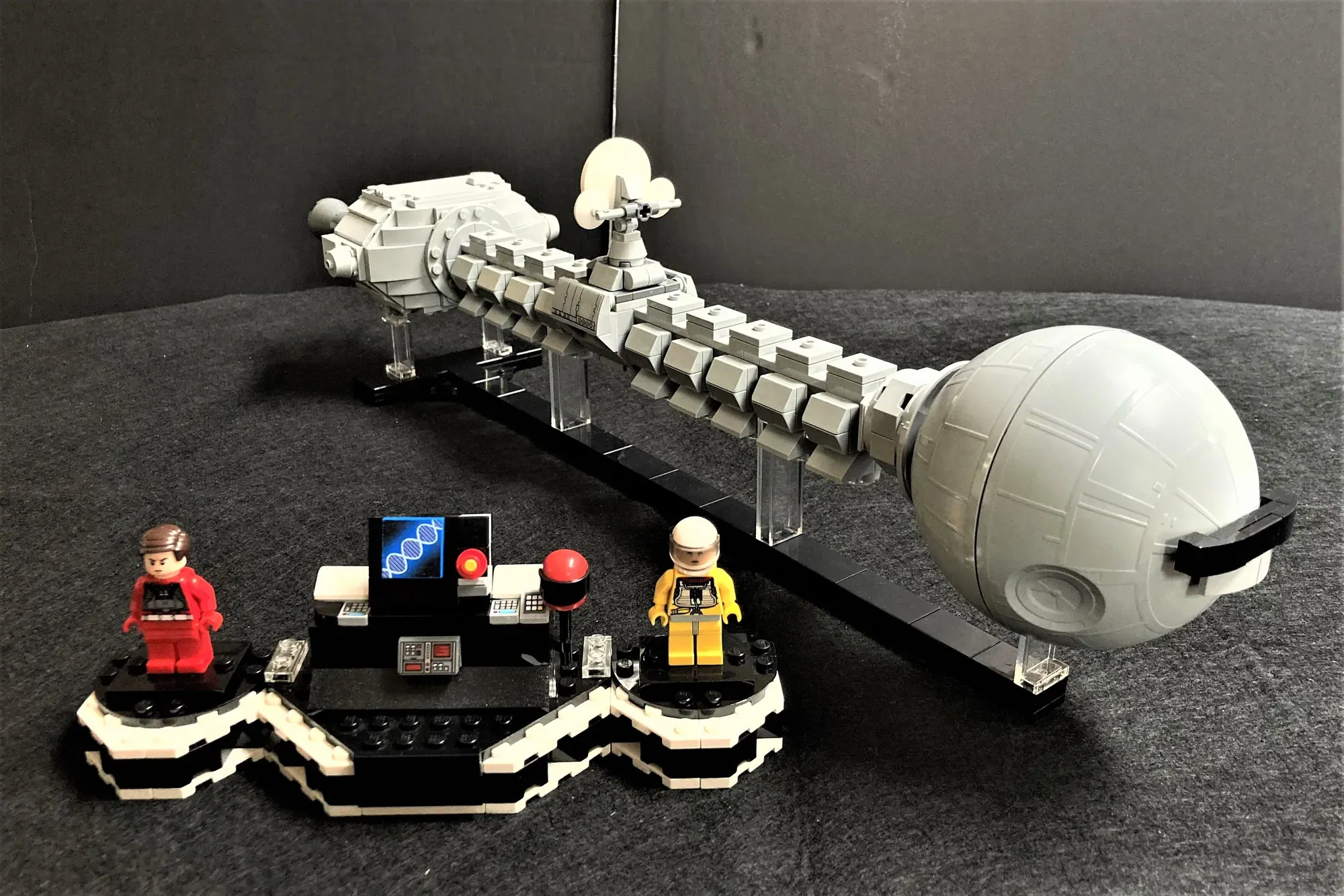 特撮 2001: A Space Odyssey DISCOVERY Largest Scale 2001 Discovery One Prop Replica On Sale Now At