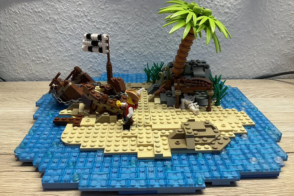 LEGO IDEAS Pirate Island Pirate Lady s Wreck