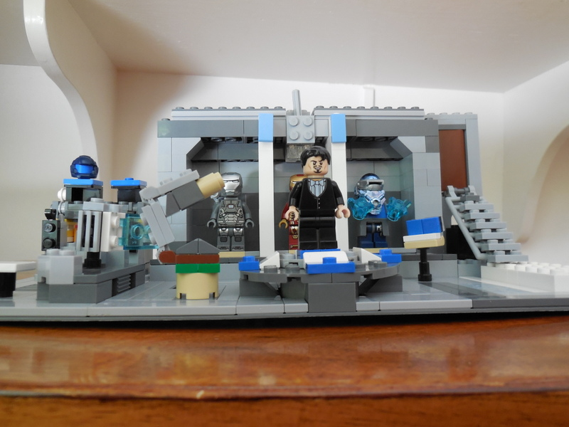 Lego iron man discount laboratory