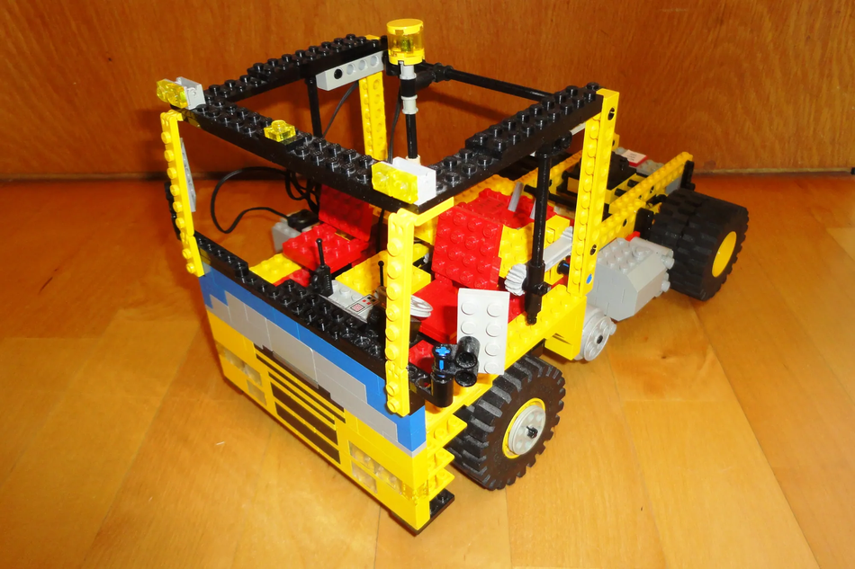 LEGO IDEAS Lego 4x2 Truck With 16 Speed Transmission