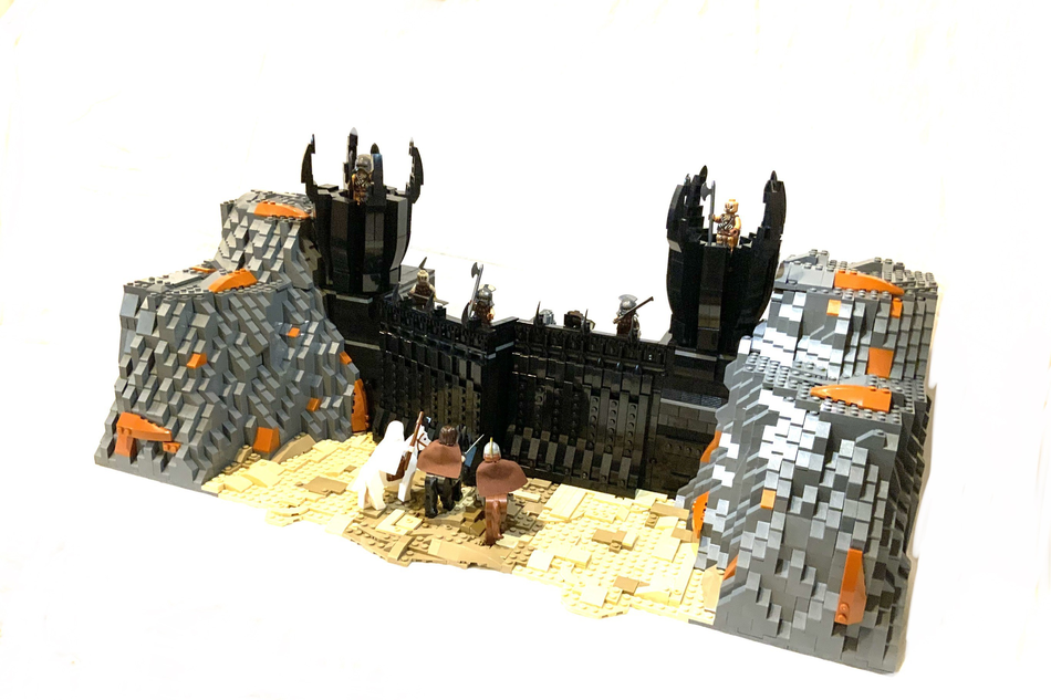 The black gate lego on sale lotr