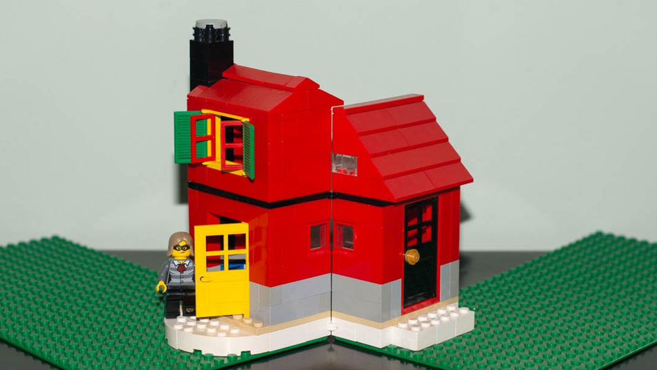 Lego best sale red house