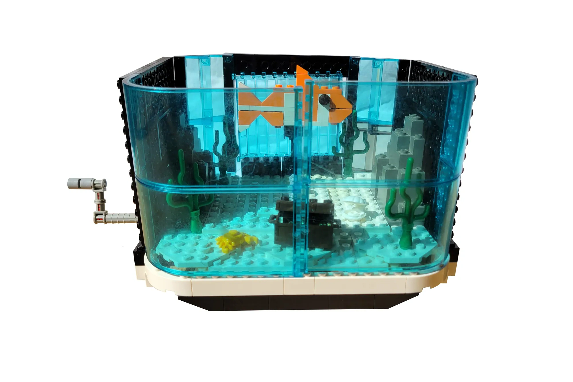 The Moving Fish Bowl : An Interactive LEGO Aquarium | LEGO® Ideas