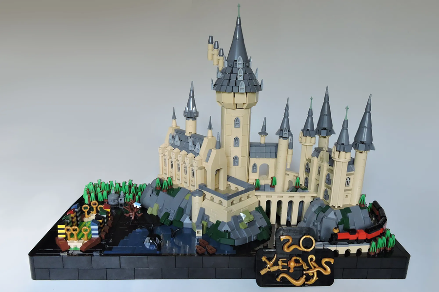 LEGO's New Harry Potter Hogwarts Castle Is A Laborious But Wonderful Build